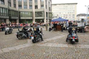 Mülheim Utopie Jetzt 2008; HD van Dieter Schnebel voor trompet, harmonium en 9 Harley Davidsons